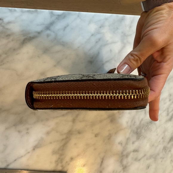 Gucci GG Supreme Tan Monogram Zip Around Wallet - Picture 6 of 12